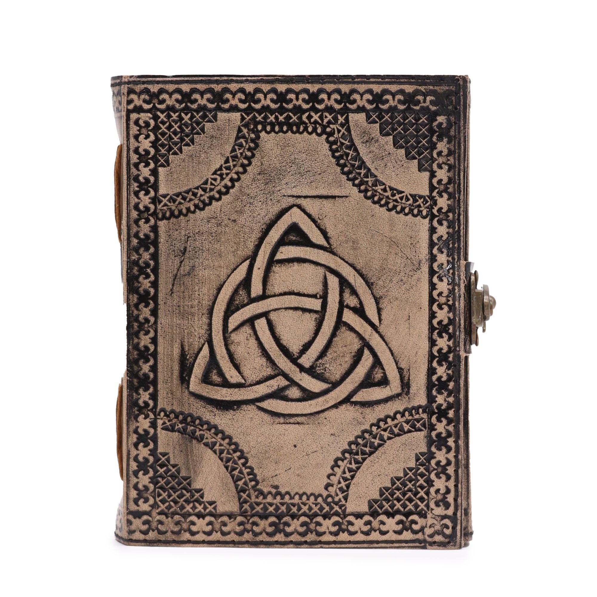 Triquetra-esoteerinen muistikirja – Punainen, 200 sivua, 17,5x12,5 cm