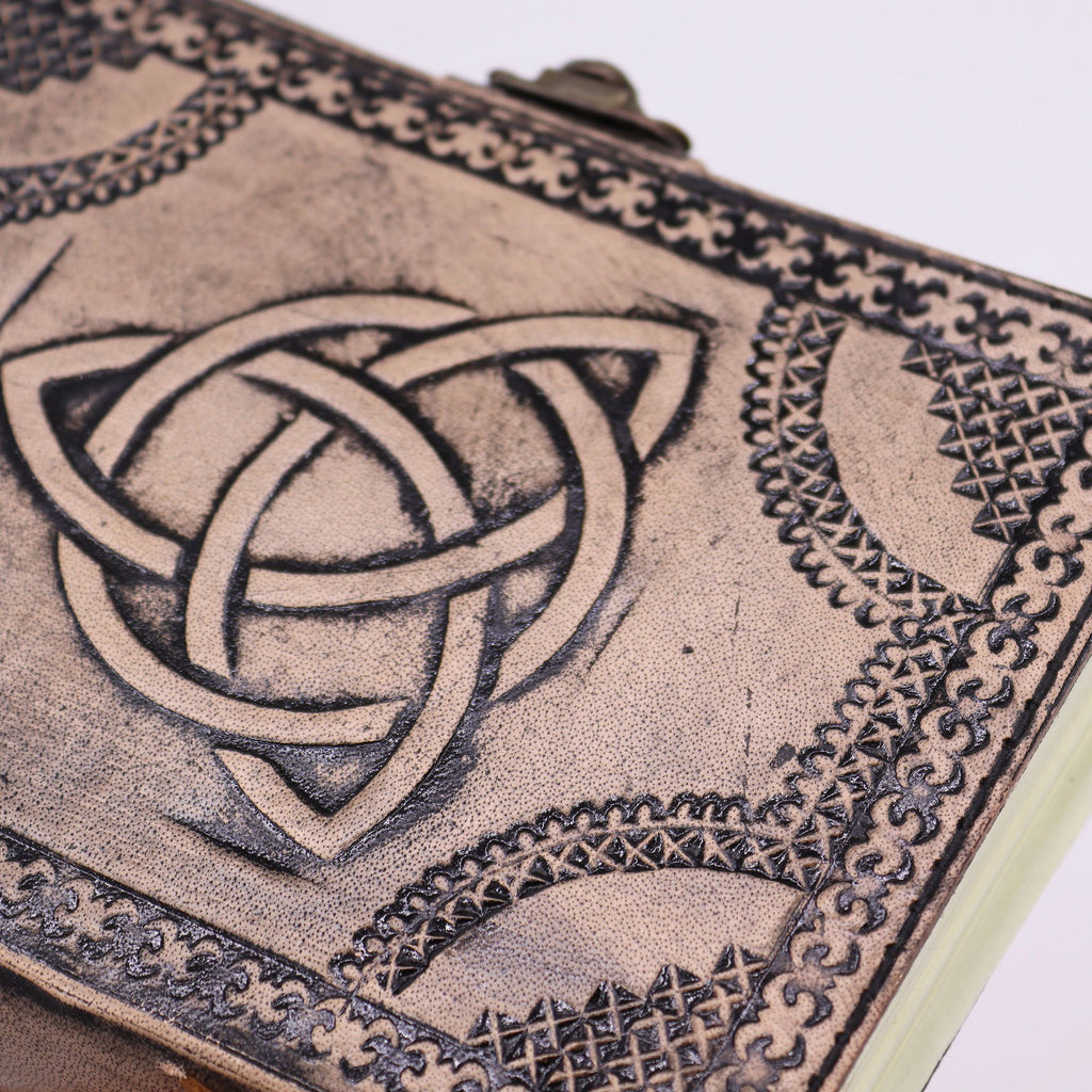 Triquetra-esoteerinen muistikirja – Punainen, 200 sivua, 17,5x12,5 cm